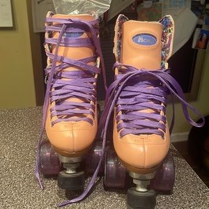 Moxi Beach Bunny Skates Size 4